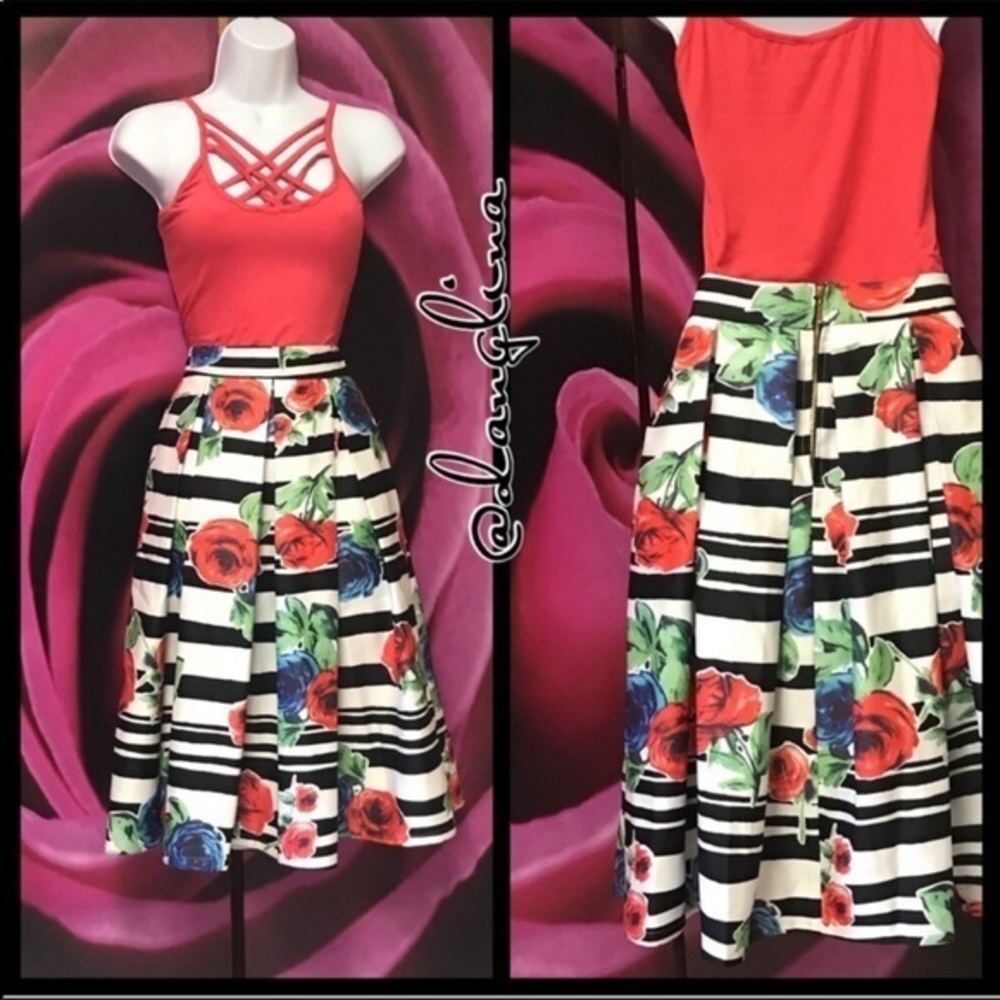 ❣️ Sale was 45$ down sizing ❣️ A line striped and floral high rise skirt